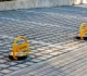 postavljene parking barijere ispred zgrade